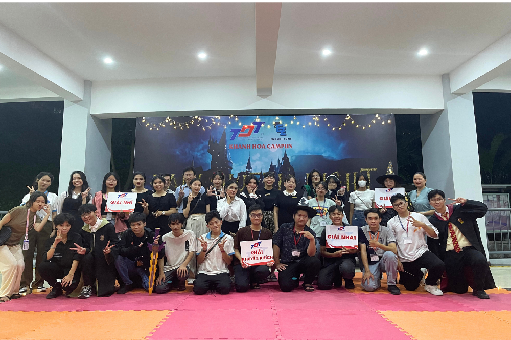 Câu lạc bộ English Zone (EZ)
