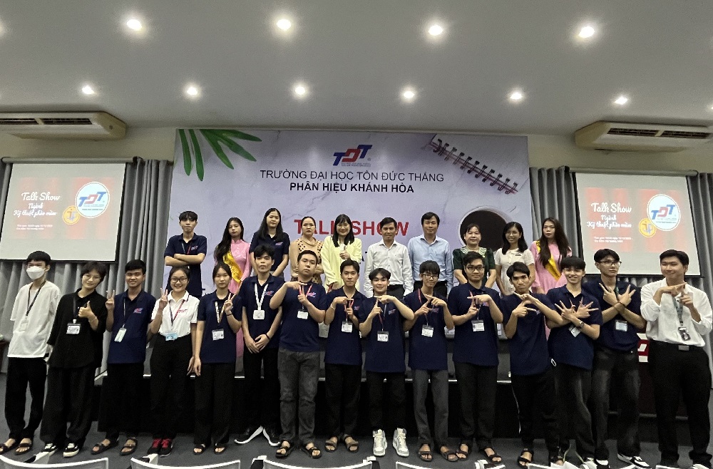 Câu lạc bộ Tin học (IT)